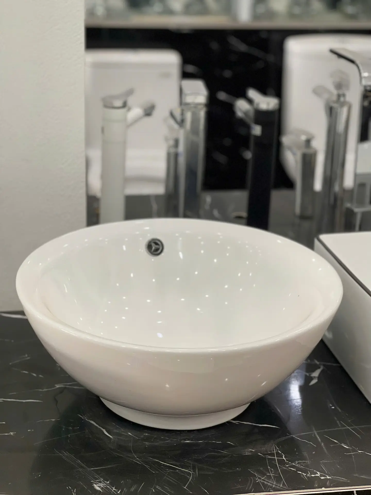 Lavabo bán âm bàn dạng bát INAX – model INAX-L445V