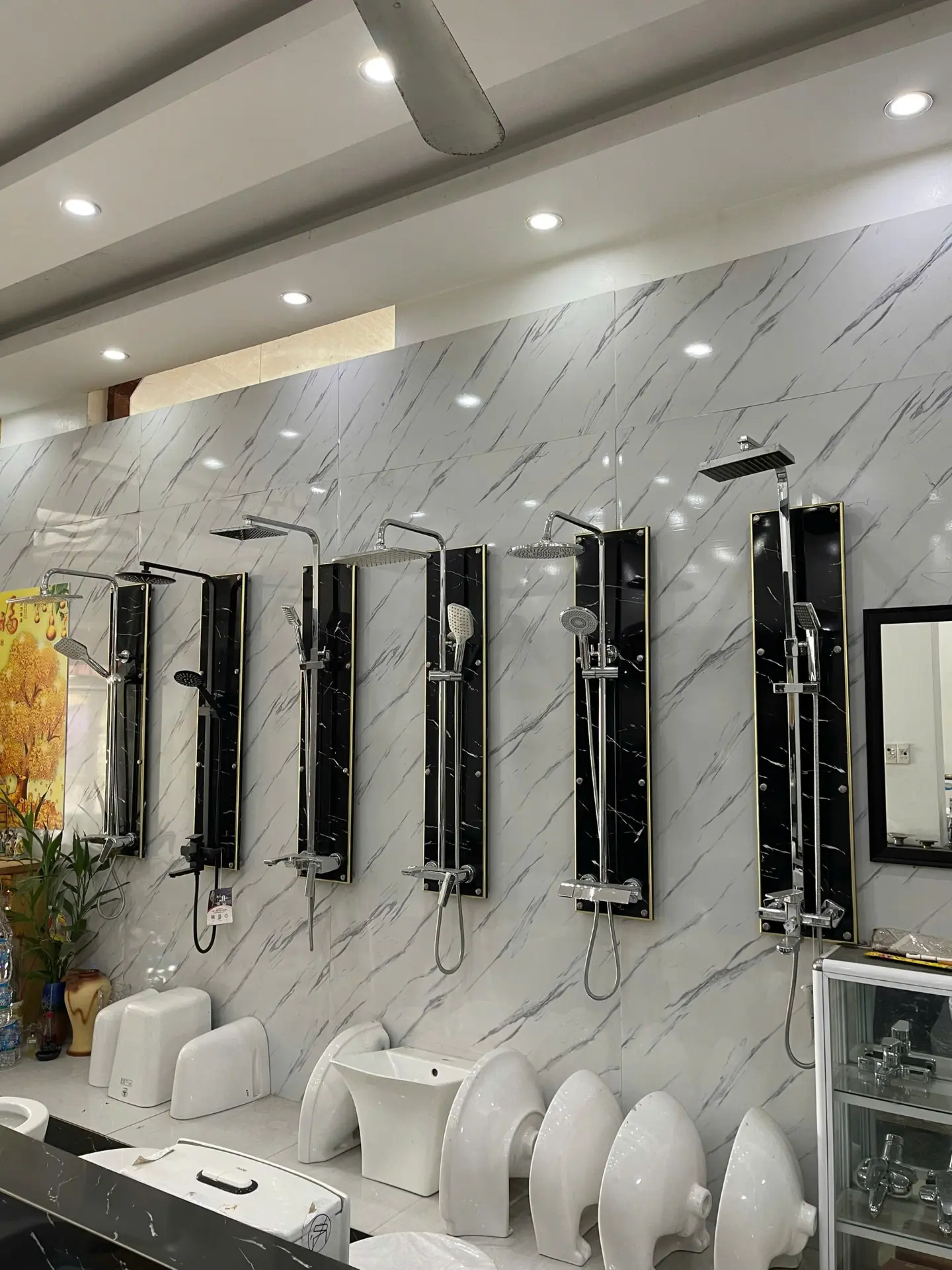 Sen cây tắm đứng mặt đá nóng lạnh
