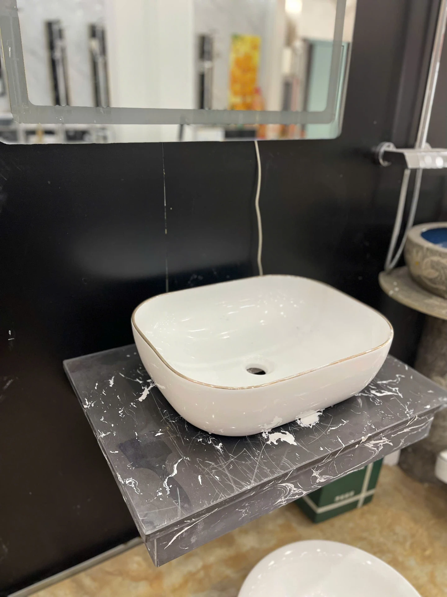 Lavabo đặt bàn vuông viền vàng champagne – model KD-LV-V15